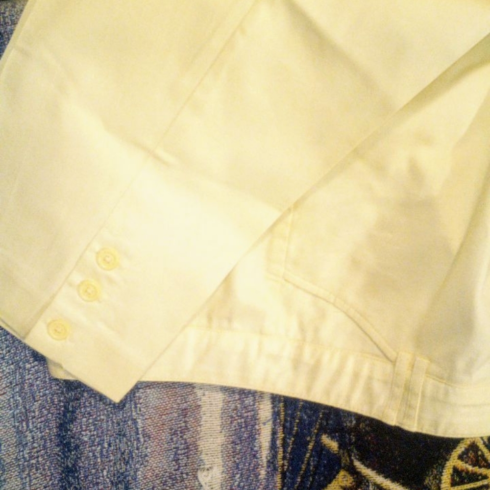 NINETY Buttercream 10 Petite Capri pant 3 buttons on legs + pockets Like…